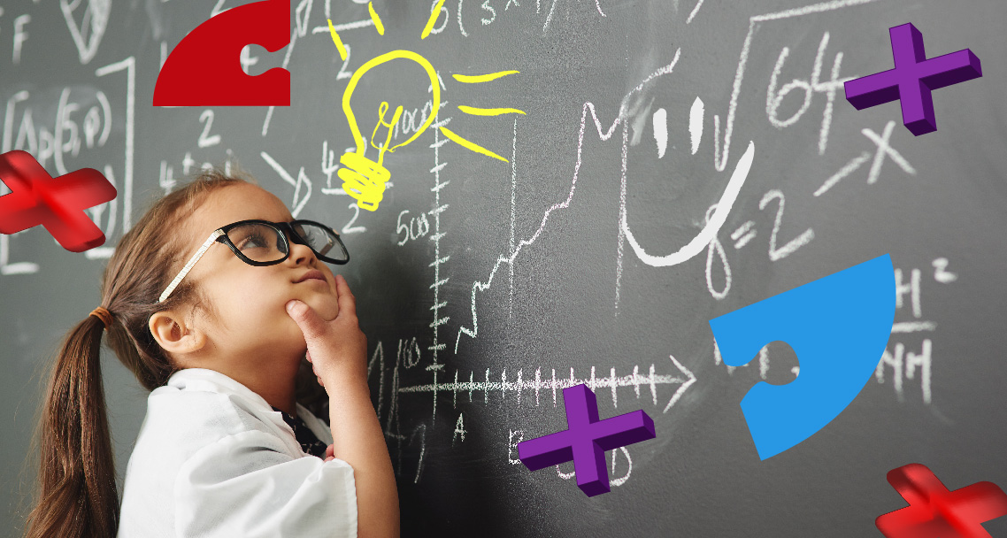 Docente explicando matemáticas